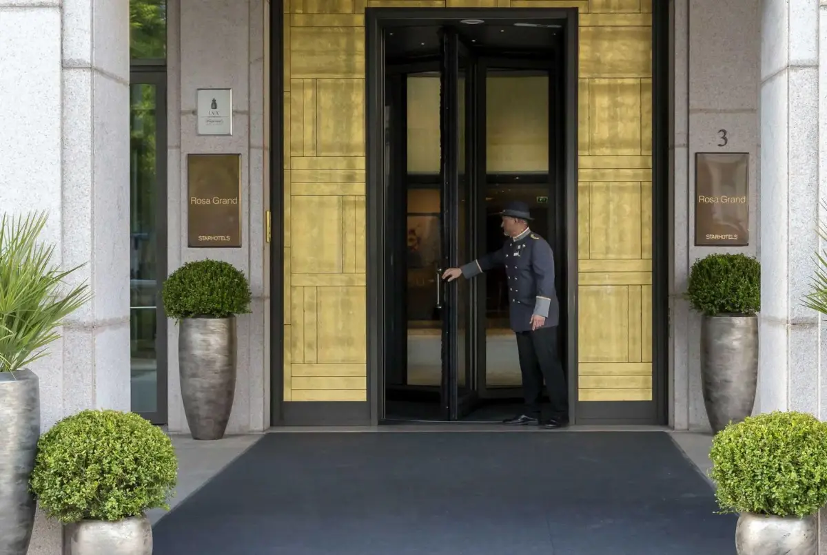 Entrada del hotel Rosa Grand Milano – Starhotels Collezione